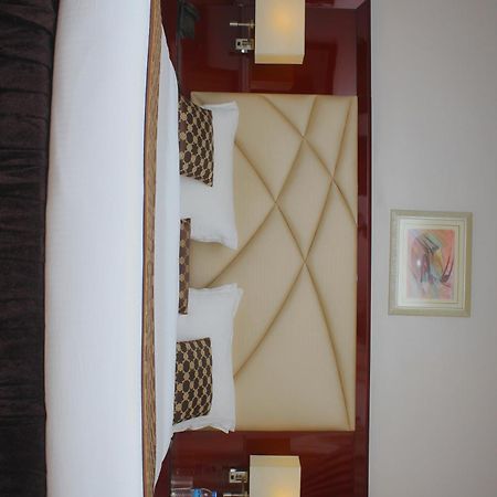 De Rembrandt Hotels And Suites Ikeja Exterior photo